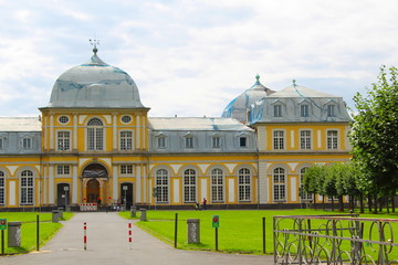 Fototapeta na wymiar Poppelsdorfer Schloss