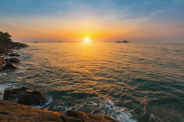 Fototapeta premium Beautiful sunset on a rocky seashore.