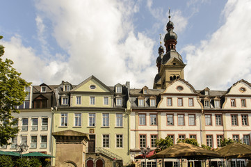Fototapeta na wymiar Altstadt von Koblenz, Türme der Liebfrauenkirche im Hintergrund