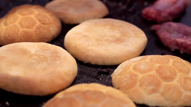 Salamella e panini alla piastra