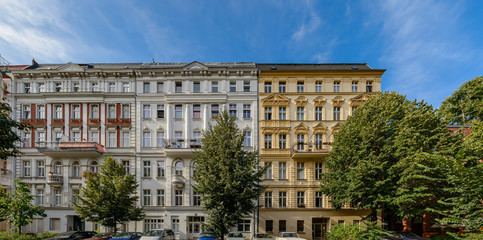 Renovierte Altbaufassaden in Berlin-Moabit - obrazy, fototapety, plakaty