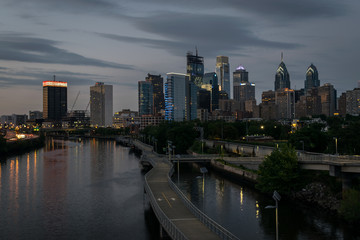 Fototapeta na wymiar Philadelphia from South Street Bridge.