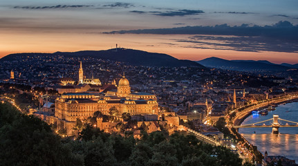 Fototapeta na wymiar Sunset over Budapest with the Royal Palace