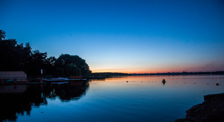Obraz na płótnie Canvas Sunrise on lake