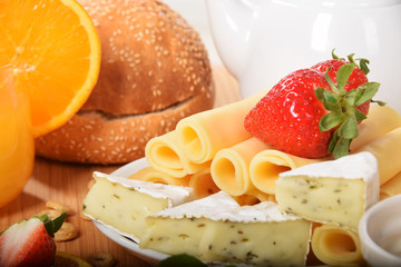 White and yellow cheese with green pepper