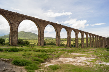 Fototapeta na wymiar Aqueduct Tembleque uneso