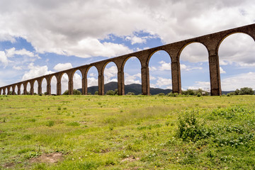 Fototapeta na wymiar Aqueduct Tembleque uneso