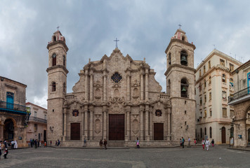 Fototapeta na wymiar HAVANA, CUBA - FEB 20, 2016: Catedral de San Cristobal on Plaza de la Catedral square in Habana Vieja
