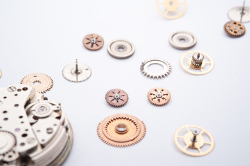 Obraz premium Detail of watch machinery on the table. 