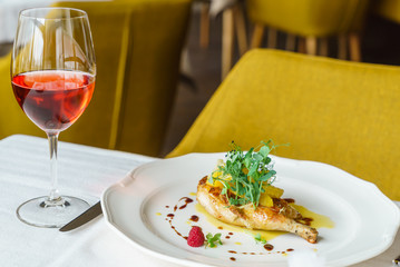 chicken leg with orange fillet and rose wine