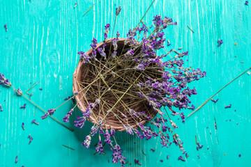 Naklejka premium Fresh lavender on wood