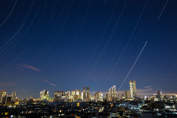 【新宿の星空】新宿高層ビル群・流星