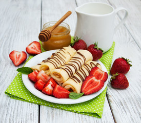 pancakes with strawberries