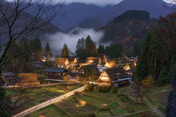 五箇山と靄 Gokayama