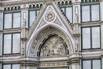 FIRENZE, ITALIA - LUGLIO 25, 2017: dettaglio architettonico della chiesa di Santa Croce - Toscana