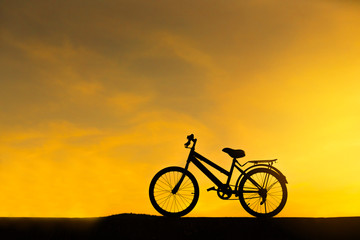 Fototapeta na wymiar silhouette of bicycle with sunset background