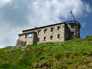 Obraz premium IMGW Meteorological Observatory - Kasprowy Wierch