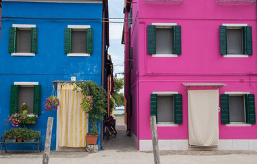 Fototapeta na wymiar Casas coloridas en venecia