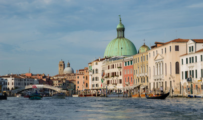 Fototapeta premium Gran canal y arquitectura