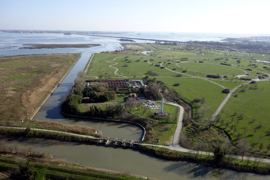Veduta aerea Parco San Giuliano Venezia laguna, ponte della Libert&agrave;