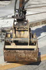 Bagger mit Baagerschaufel auf einer Baustelle