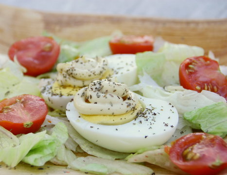 oeuf dur mayonnaise,salade,tomate,assiette,fraîcheur,