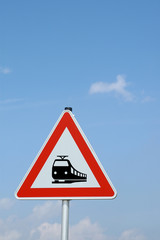 warnschild achtung schienenverkehr