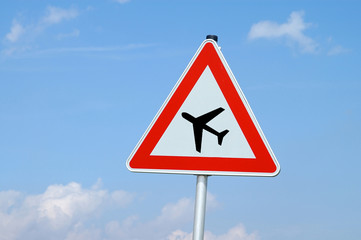 warnschild achtung flugverkehr