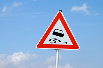 warnschild achtung schleudergefahr