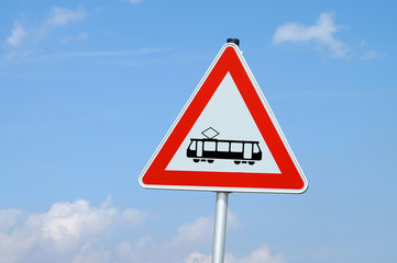 warnschild achtung bahnverkehr, strassenbahn
