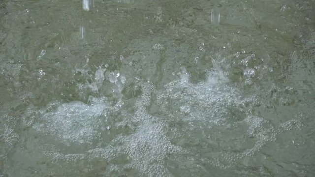 4K Falling water, foam and spray 100Mbps