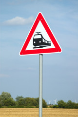 warnschild achtung zugverkehr