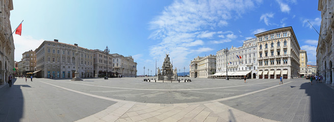 Fototapeta na wymiar Trieste Square Panorama
