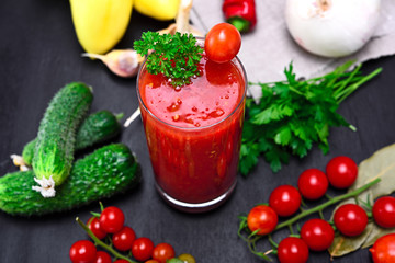 glass of freshly squeezed tomato juice