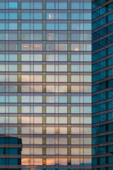 ガラス張りのビル