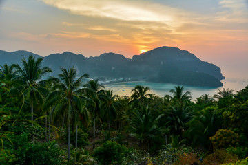 Fototapeta na wymiar sunset, Phi Phi Islands are a small archipelago in the Andaman Sea, belonging to the Thai province of Krabi in the south of the country
