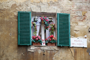 Fototapeta na wymiar Window of old Siena, Tuscany, Italy