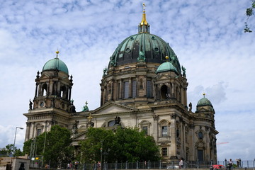Obraz premium Berlin, Germany - 4 august 2017: Beautiful view of Berliner Dom (Berlin Cathedral) at famous Museumsinsel (Museum Island)Berlin, Germany