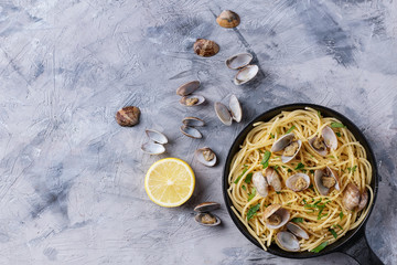 Vongole shellfish with spaghetti