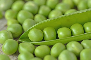 Green peas and pod