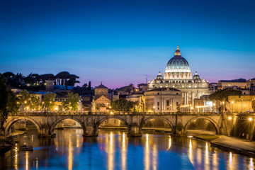 Fototapeta na wymiar View of Rome by night with the Vatican and St Peter's basilica