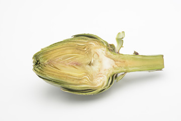 Alcachofa cruda abierta