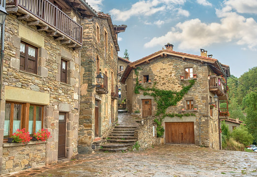 Fototapeta Rupit i Pruit, medieval spanish village. Picturesque street view of an old Catalan village. Catalonia, Spain