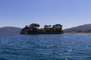 Fototapeta na wymiar Sunny view of the Cameo Island