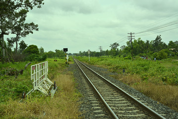 Gleise und Bahnübergang in Asien