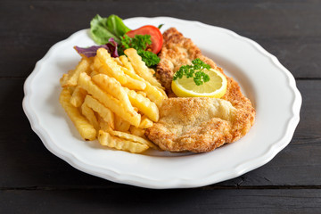 Schnitzel mit Pommes