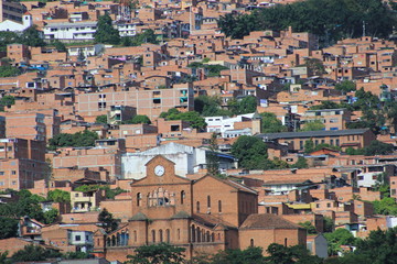 Fototapeta na wymiar Panorámica sector oriental. Medellín, Colombia