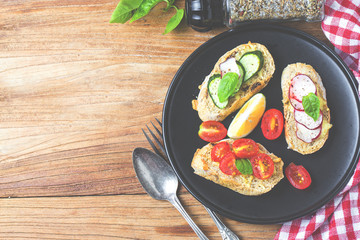 Italian bruschetta with roasted tomatoes