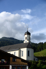 Fototapeta na wymiar Kirche in Schoppernau