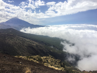 Himmel mit Wolken auf Berg